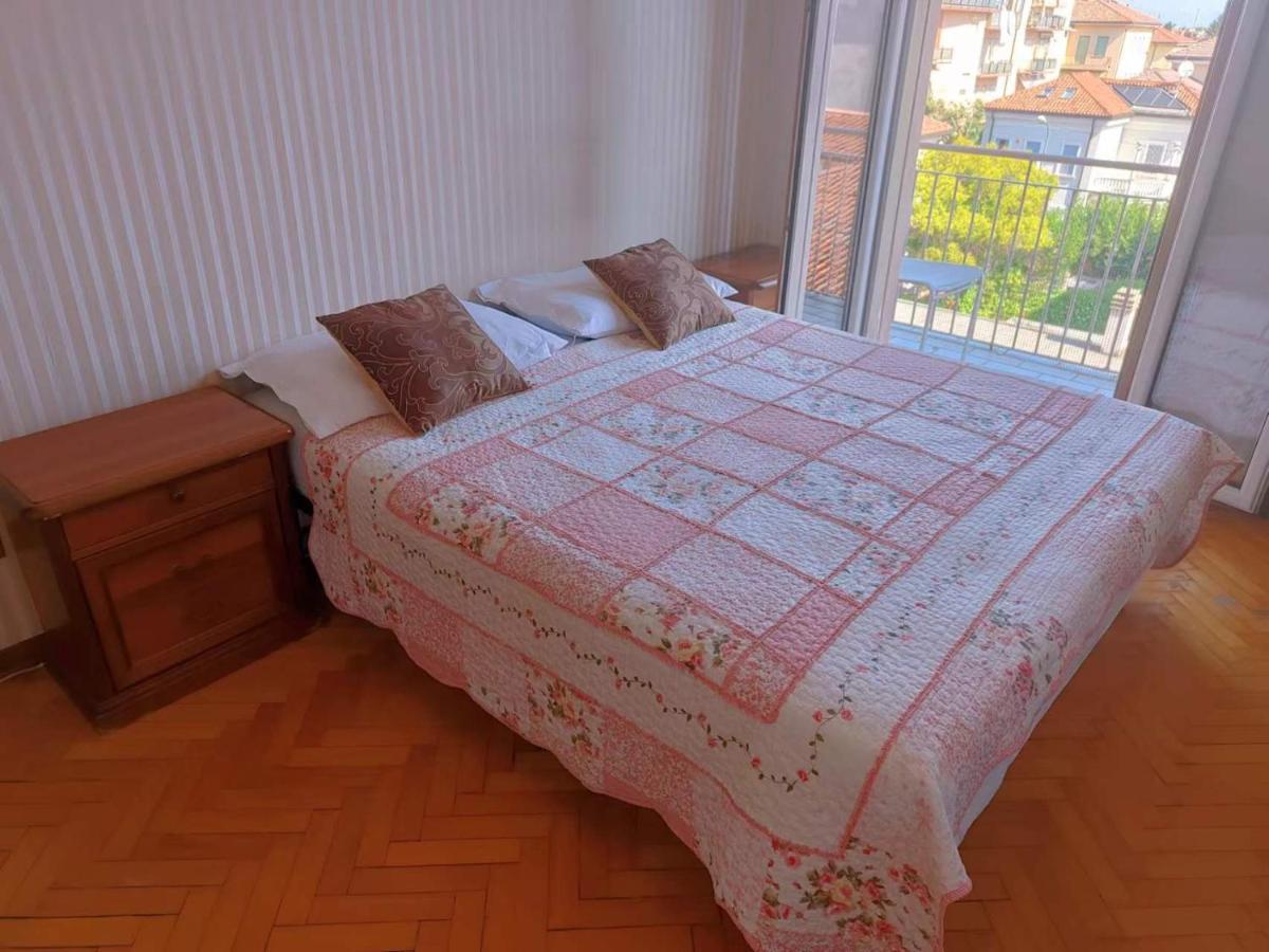 Cozy Room With Queen Bed 温馨双人大房间 Mestre Exterior photo